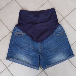 NWOT maternity shorts